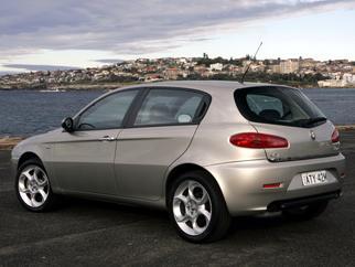  147 (Φέισλιφτ 2004) 5-θυρο 2004-2010