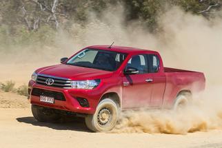  Hilux Extra Cab VIII 2015-2017